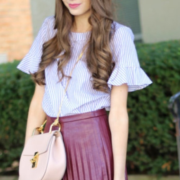 jennifer grace Tops - ✨3 for $20✨blue and white striped Claires sleeves